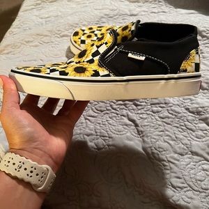 Women’s sunflower slip in vans.